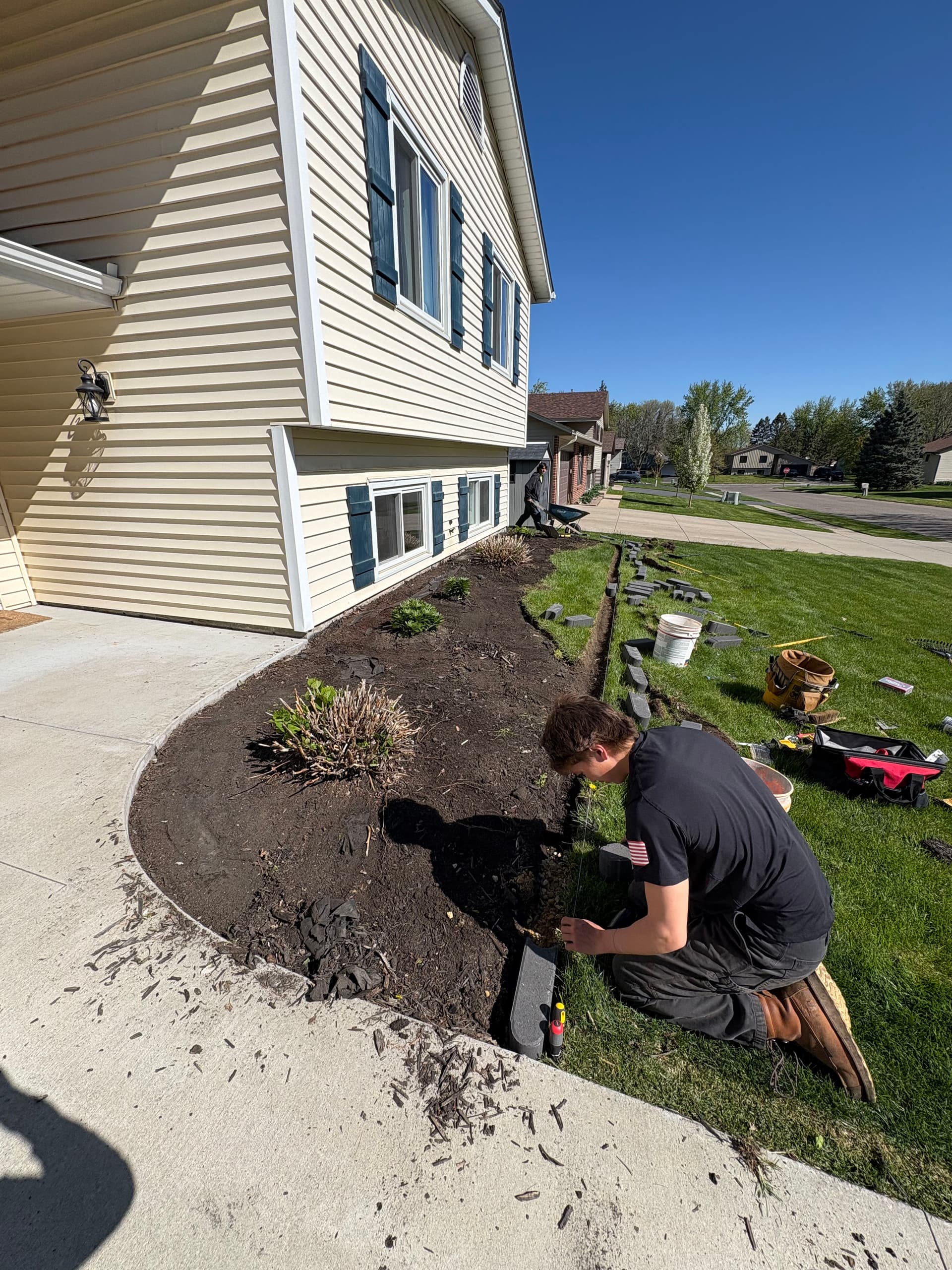 Gallery photos for Charcoal Paver Edging and Black Mulch Done Right in Apple Valley: Image #2