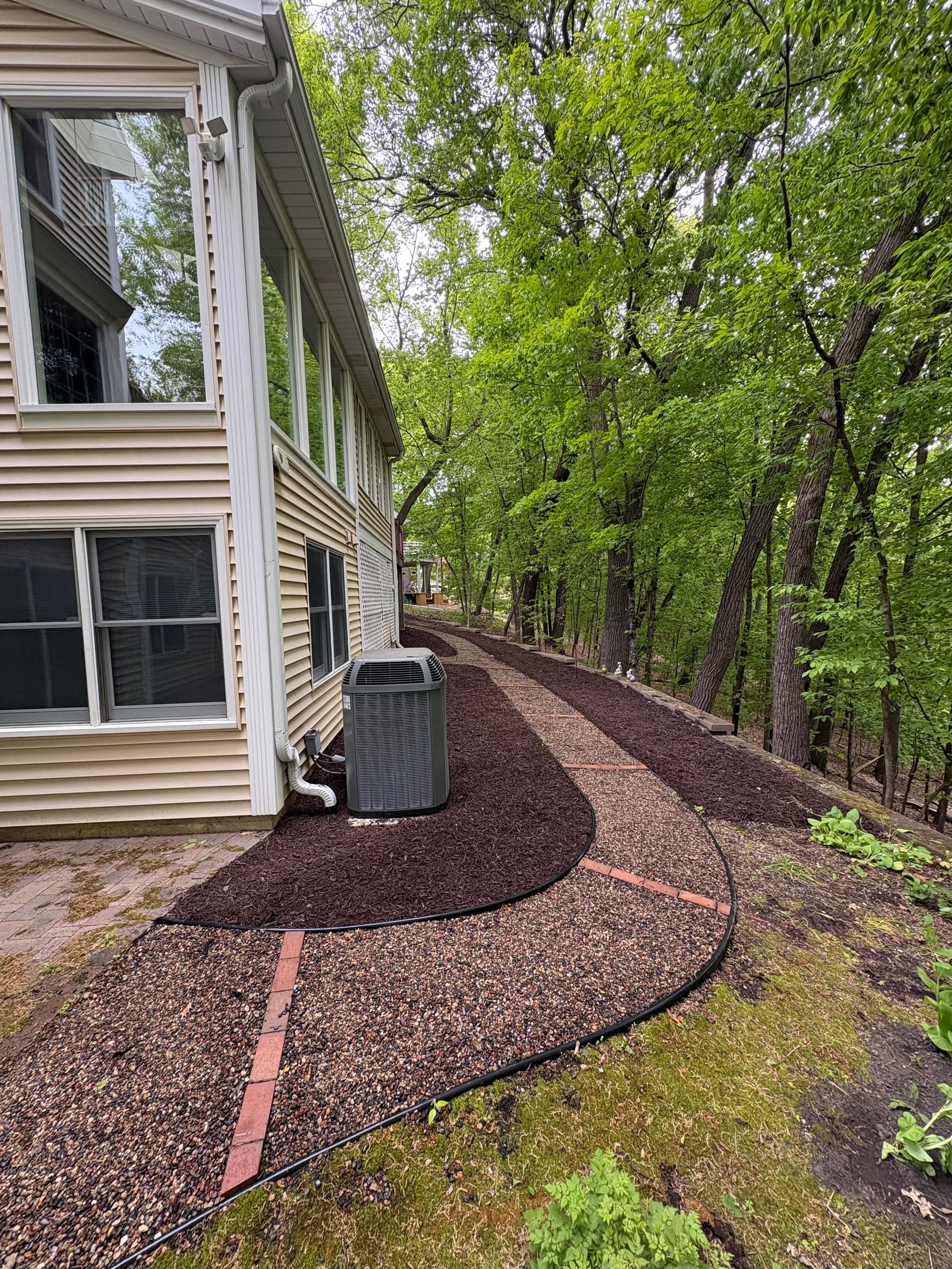 Gallery photos for Planting and Mulch Installation in Minnetonka: Image #1