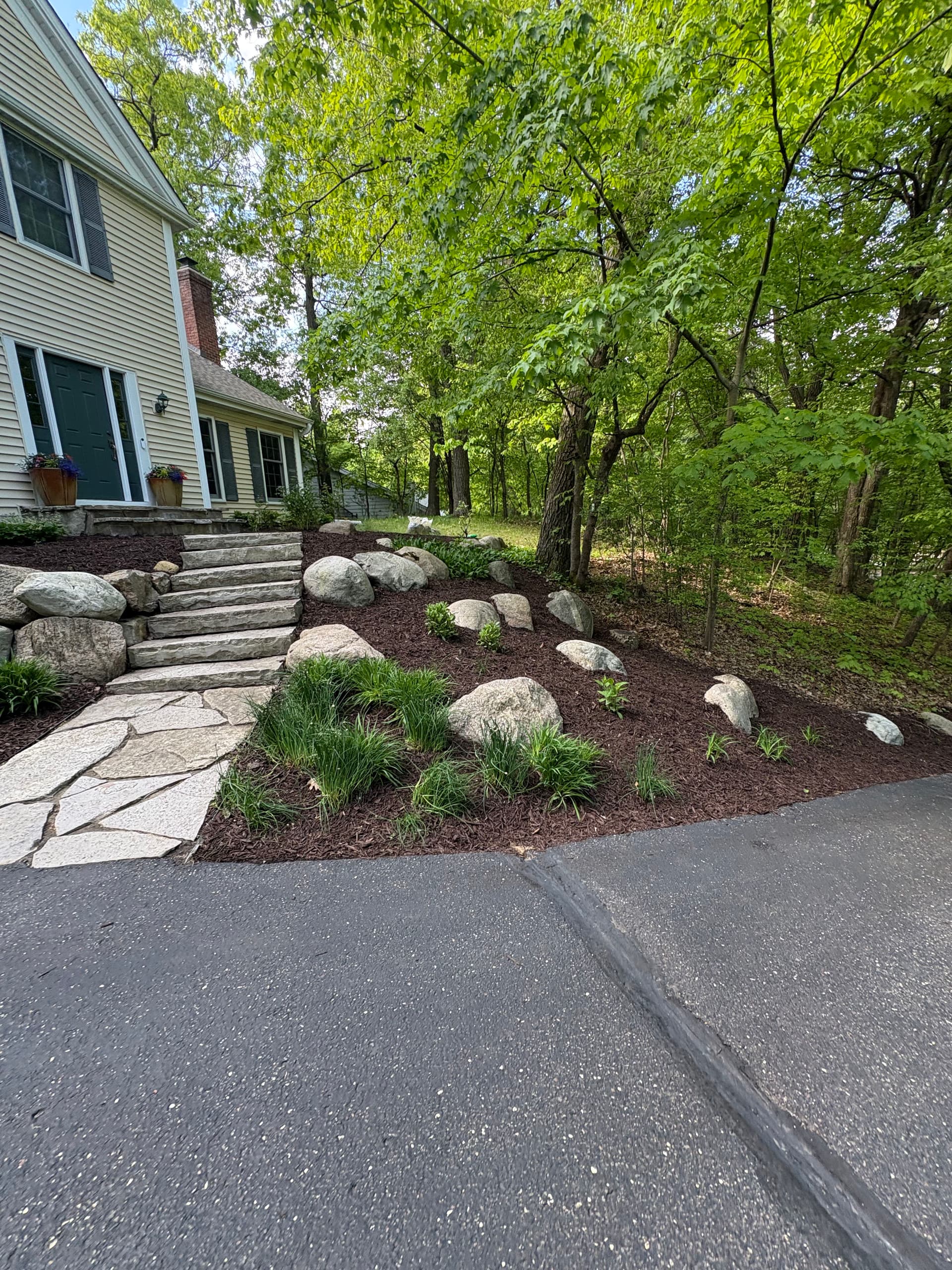 Gallery photos for Planting and Mulch Installation in Minnetonka: Image #4