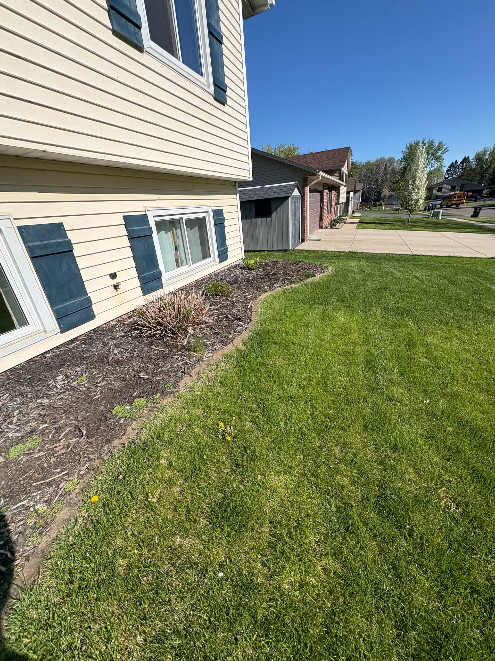 Gallery photos for Charcoal Paver Edging and Black Mulch Done Right in Apple Valley: Image #1