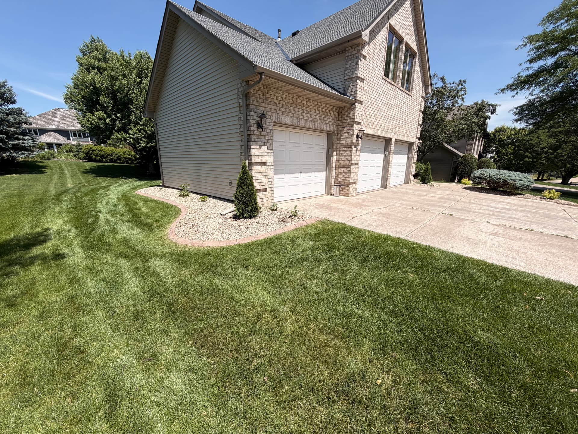 Gallery photos for Fresh Stone and New Shrubs That Actually Make Maintenance Easier: Image #2